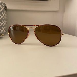 Tortoise shell ray bans!
